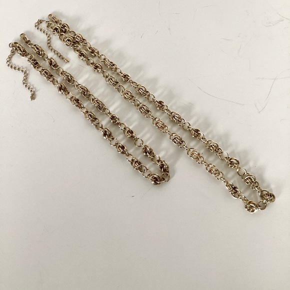 Etienne Aigner Necklace Gold Tone Chain Double Round Links Vintage EUC - Picture 7 of 11